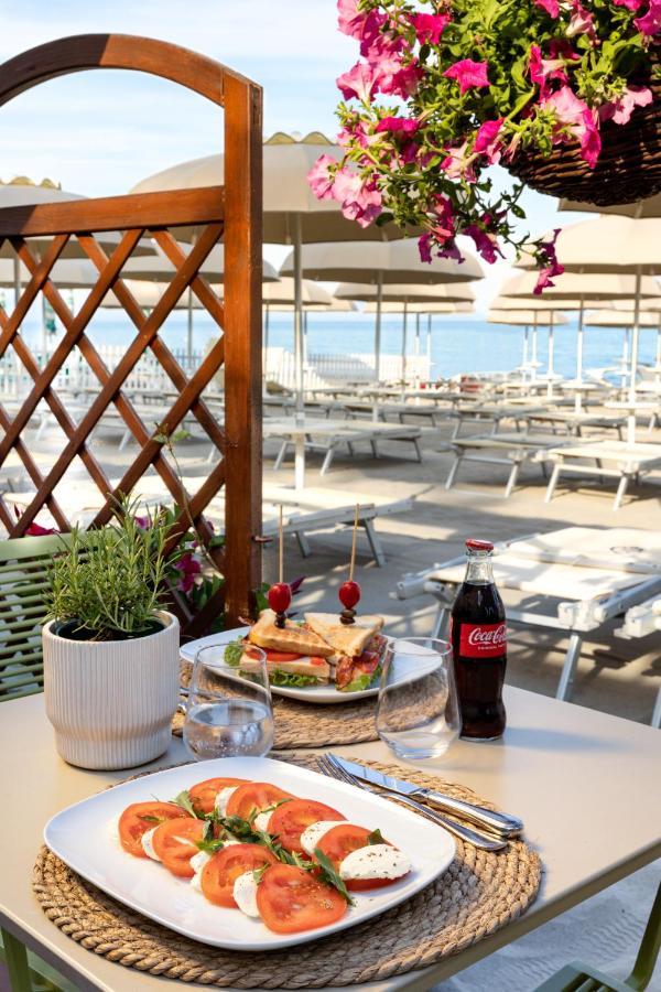 Grand Hotel Spiaggia Αλάσιο Εξωτερικό φωτογραφία