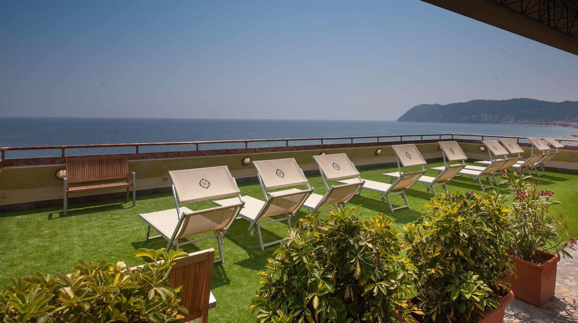 Grand Hotel Spiaggia Αλάσιο Εξωτερικό φωτογραφία